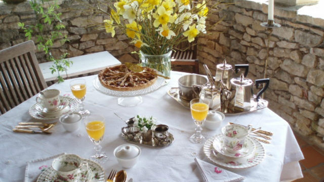Petits déjeuners copieux à la chambre d'hôte de Barsac en Périgord. Préparés maison par Michèle Vidal.