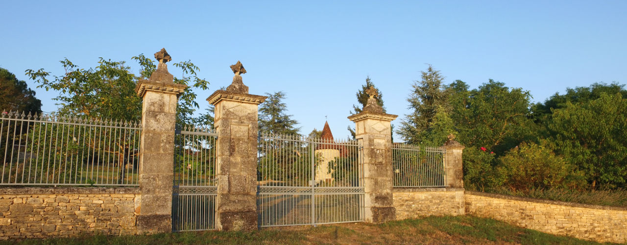 entrée du gite la maison d'angen en périgord.